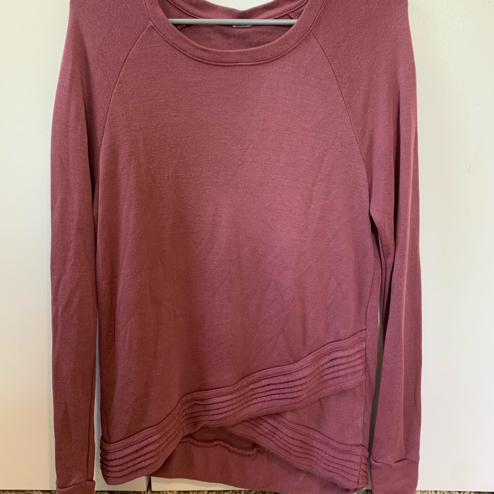 Criss cross long sleeve top
